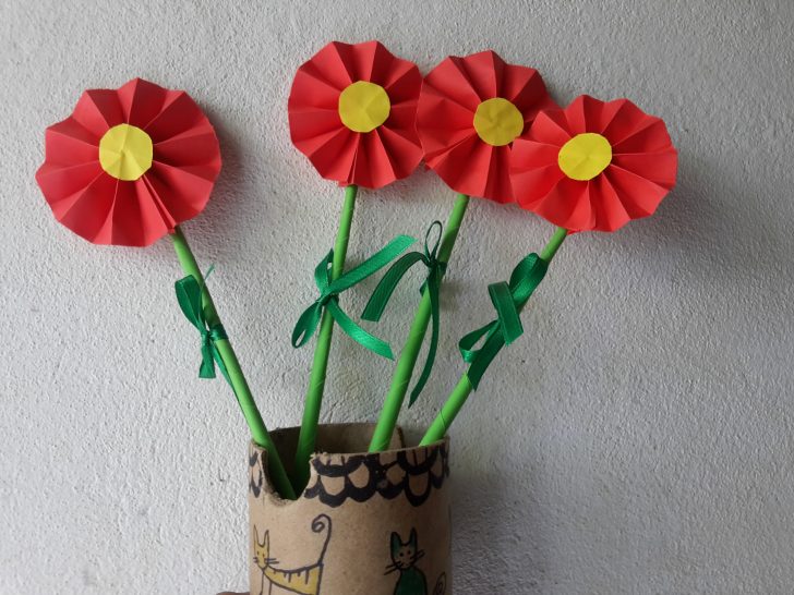 Home crafts you can make with paper How To Make Easy Paper Decorations ...