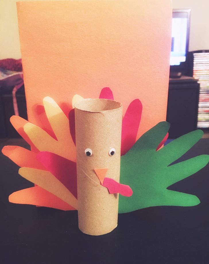 Toilet paper turkey craft for Thanksgiving decor Easy Thanksgiving Day ...